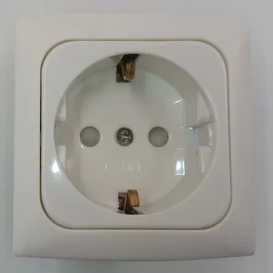 Abverkauf - Plugue para tomada 230V. Branco